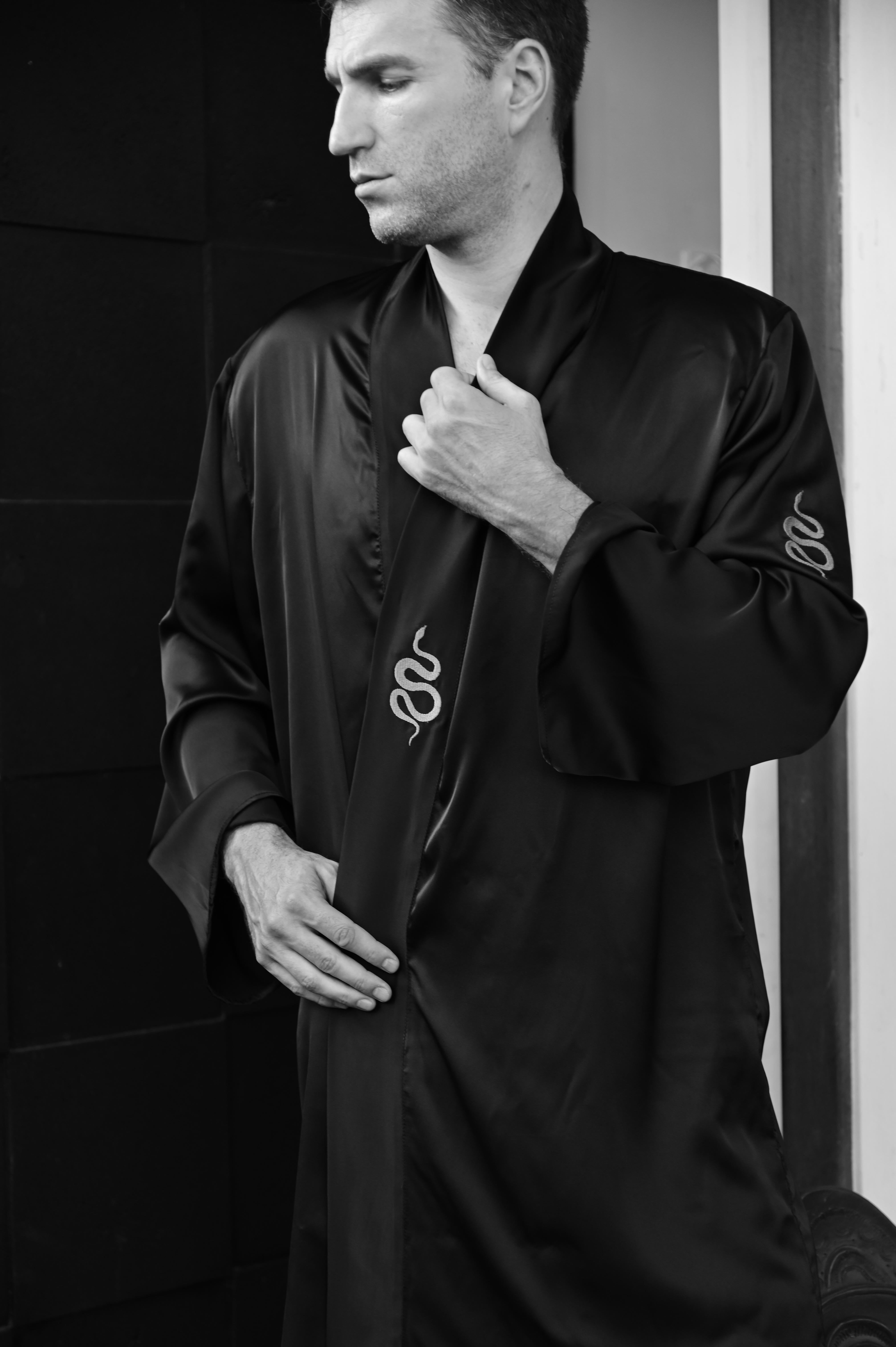 Kimono Snake - Black/Gold